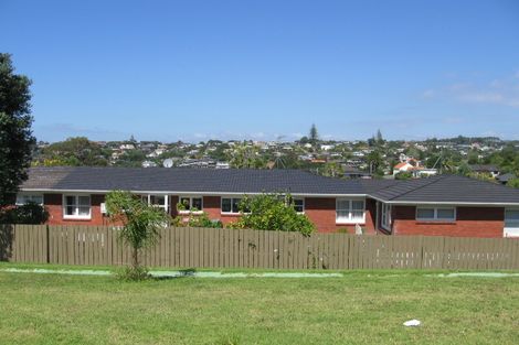 Photo of property in 2/420 Beach Road, Mairangi Bay, Auckland, 0630