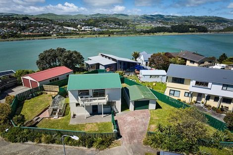 Photo of property in 33 Clipper Street, Titahi Bay, Porirua, 5022