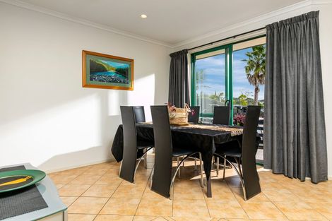 Photo of property in 48 View Ridge Drive, Ranui, Auckland, 0612