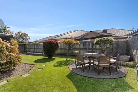 Photo of property in 77 Farquhars Road, Redwood, Christchurch, 8051