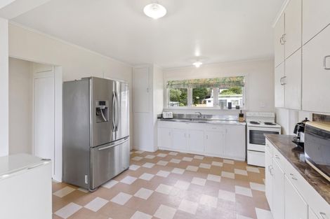 Photo of property in 13 Kawakawa Bay Coast Road, Kawakawa Bay, Papakura, 2585