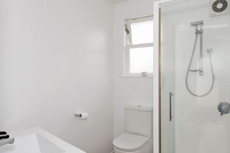 Photo of property in 45 Sunnyside Road, Sunnyvale, Auckland, 0612