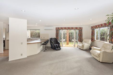 Photo of property in 94 Memorial Avenue, Ilam, Christchurch, 8053