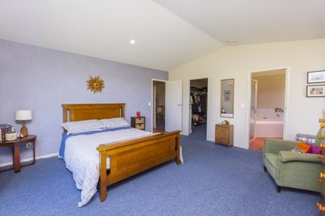 Photo of property in 14 Grace Nicholls Grove, Riverstone Terraces, Upper Hutt, 5018