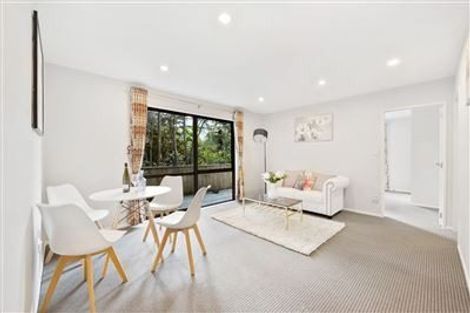 Photo of property in 32 The Enclave, Totara Heights, Auckland, 2105