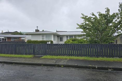 Photo of property in 4 Tiwakawaka Grove, Heretaunga, Upper Hutt, 5018
