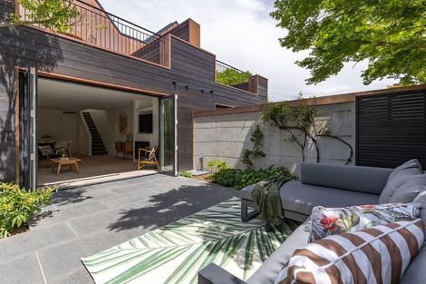 Photo of property in 93 Holly Road, St Albans, Christchurch, 8014