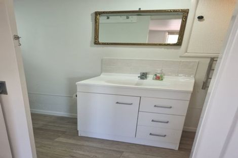 Photo of property in 102 Saddleback Rise, Murrays Bay, Auckland, 0630