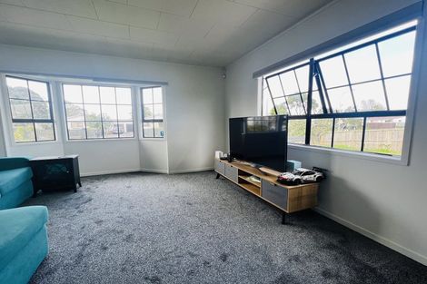 Photo of property in 391 Roscommon Road, Clendon Park, Auckland, 2103