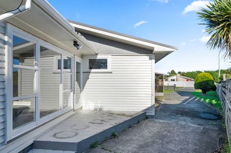 Photo of property in 23 Mazengarb Road, Paraparaumu Beach, Paraparaumu, 5032