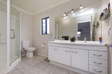 Photo of property in 7 La Lena Grove, Fitzherbert, Palmerston North, 4410