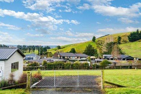 Photo of property in 28 Lakeview Street, Waihola, 9073
