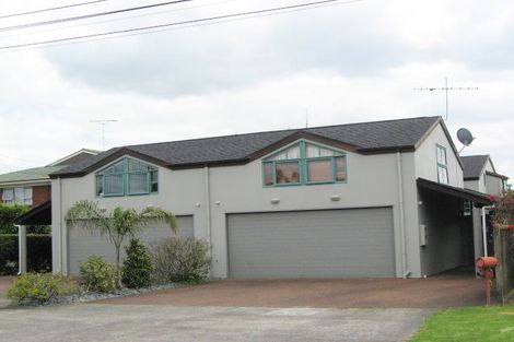 Photo of property in 2/92 Tindalls Bay Road, Tindalls Beach, Whangaparaoa, 0930