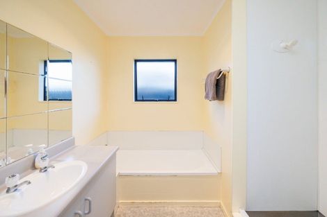 Photo of property in 16 Delta Place, Milson, Palmerston North, 4414