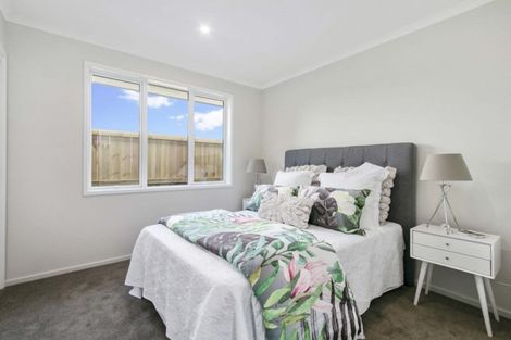 Photo of property in 8 Waituarua Drive, Takanini, 2112