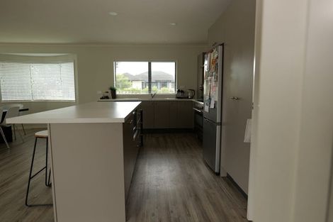 Photo of property in 22 Waterstone Avenue, Paraparaumu, 5032