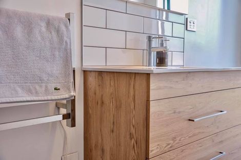 Photo of property in 15 Vogwill Road, Kumeu, 0810