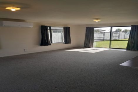 Photo of property in 13 Kamahi Place, One Tree Point, 0118