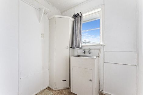 Photo of property in 20 Winchester Street, Levin, 5510