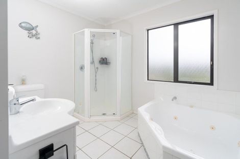 Photo of property in 150 Woodman Drive, Tawa, Wellington, 5028
