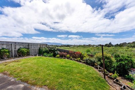 Photo of property in 63 Queens Road, Waikanae Beach, Waikanae, 5036
