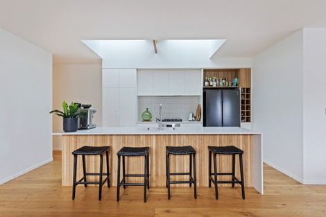 Photo of property in 19 Henui Street, Strandon, New Plymouth, 4312