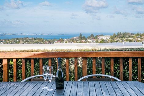 Photo of property in 8a Ava Avenue, Titirangi, Auckland, 0604