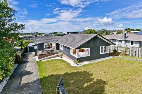 Photo of property in 13 Bruce Road, Glenfield, Auckland, 0629