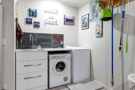 Photo of property in 122 Pohutukawa Place, Waiwhakaiho, New Plymouth, 4312