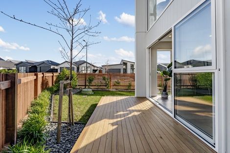 Photo of property in 6 Cara Avenue, Kumeu, 0810