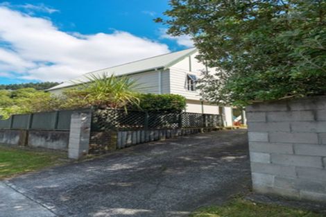 Photo of property in 3 Westra View, Tawa, Wellington, 5028
