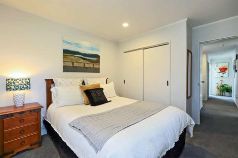 Photo of property in 8a Busby Place, Havelock North, 4130