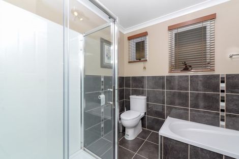 Photo of property in 2 Teal Place, Selwyn Heights, Rotorua, 3015