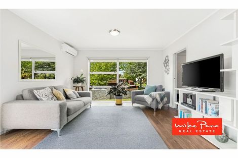 Photo of property in 9 Armstrong Place, New Lynn, Auckland, 0600