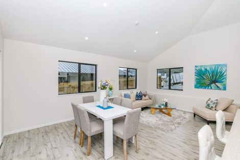 Photo of property in 2 Tarara Lane, Kumeu, 0810