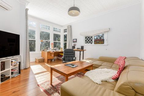 Photo of property in 44 Aurora Terrace, Kelburn, Wellington, 6012