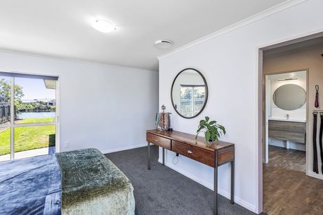 Photo of property in 10 Glen Loch Place, Paraparaumu, 5032