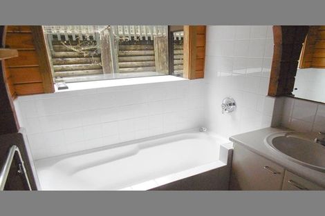 Photo of property in 554 Scenic Drive, Waiatarua, Auckland, 0612