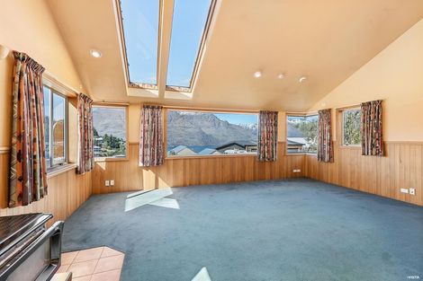 Photo of property in 15 Dart Place, Fernhill, Queenstown, 9300