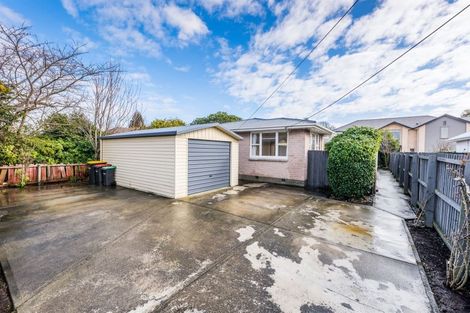 Photo of property in 135 Avonhead Road, Avonhead, Christchurch, 8042
