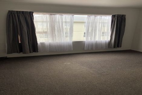 Photo of property in 1/133 Queens Drive, Lyall Bay, Wellington, 6022