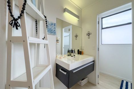 Photo of property in 112 Pohutukawa Crescent, Whangamata, 3620