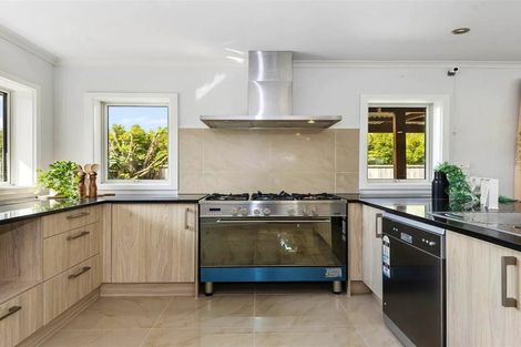 Photo of property in 210 Saint James Drive, Huntington, Hamilton, 3210