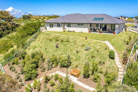 Photo of property in 37 Golf Vue Place, Castlecliff, Whanganui, 4501
