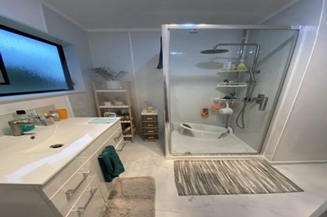 Photo of property in 33 Omapere Street, Whitby, Porirua, 5024