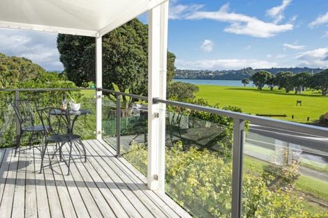Photo of property in 85 Kiwi Esplanade, Mangere Bridge, Auckland, 2022
