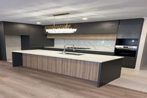 Photo of property in 28 Ballyalton Crescent, Flat Bush, 2019