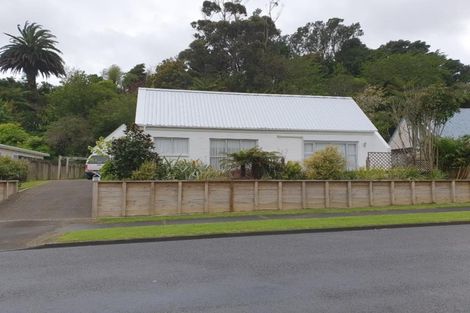 Photo of property in 13 Ambury Place, Merrilands, New Plymouth, 4312