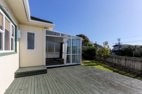 Photo of property in 33 Breakwater Road, Moturoa, New Plymouth, 4310