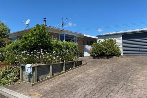 Photo of property in 3 Del Mar Place, Merrilands, New Plymouth, 4312